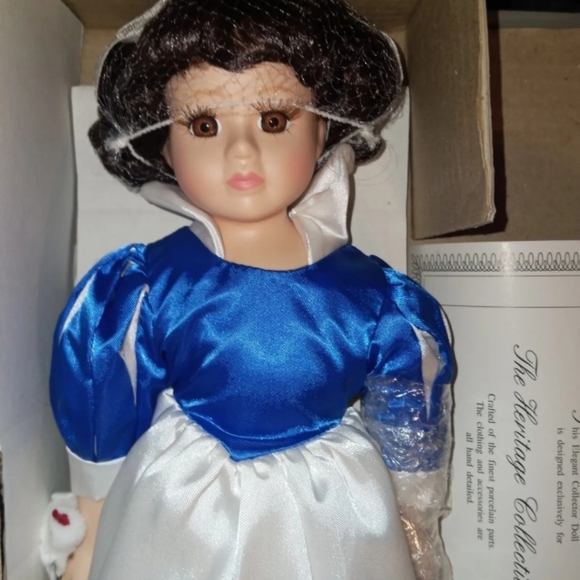 (3) Danbury Mint Storybook Porcelain Dolls - Snow White,Heidi,Little Miss Muffet - Picture 8 of 16